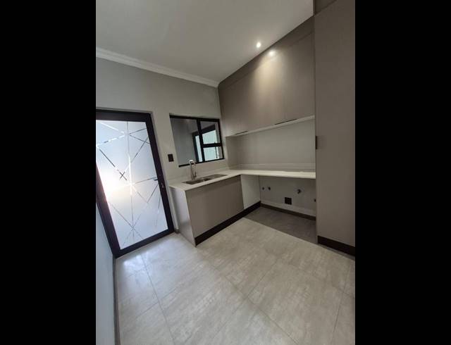 3 BEDROOM PROPERTY TO RENT IN BRYANSTON